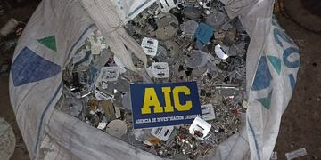 La AIC secuestró una enorme cantidad de componentes y piezas metálicas.