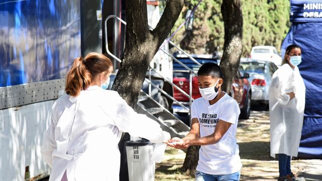 El Ministerio de Desarrollo Social de Santa Fe realizó un operativo integral en el Parque Sunchales de Rosario para promover la prevención del coronavirus. (@minsaludsantafe)