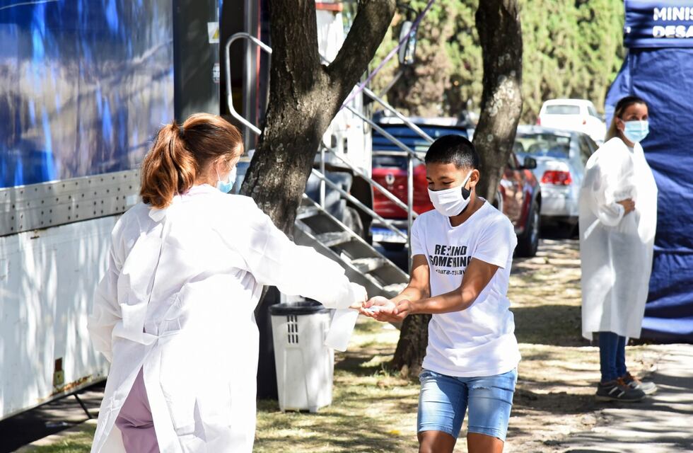 Ante el desborde de contagios, la Provincia analiza endurecer las medidas sanitarias