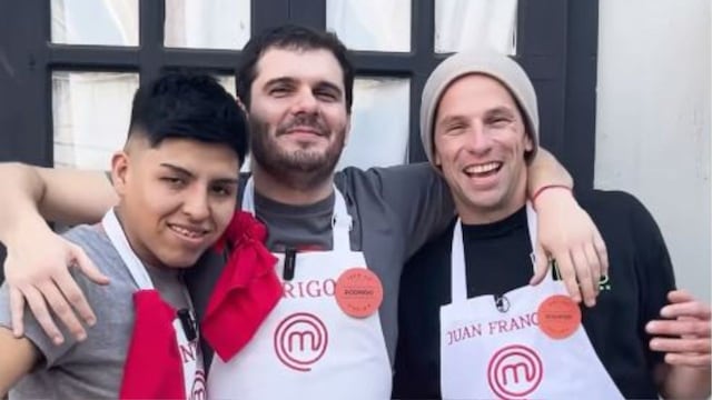Rodrigo, finalista de Masterchef y sus ayudantes de cocina en Los Náufragos.