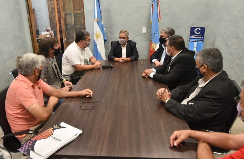 Firmaron el contrato para la obra de la ruta provincial N° 1 a Aconquija