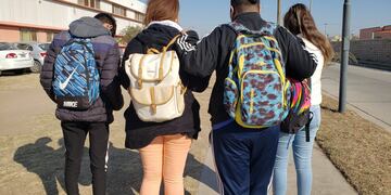 Los alumnos denuncian robos en la zona sur de la Capital. (@leoguevara80)