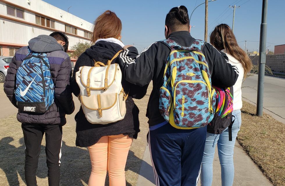 Inseguridad en Córdoba: estudiantes van juntos a la escuela para evitar que les roben