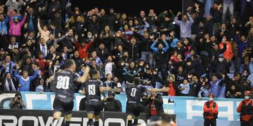 Gol de Pablo Vegetti, triunfo del Belgrano puntero y a estadio lleno. El marco ideal para pedir matrimonio.