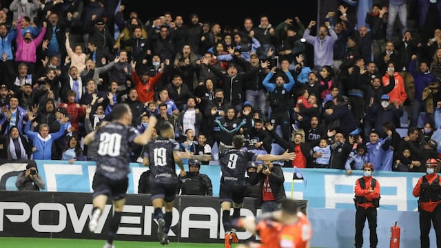 Gol de Pablo Vegetti, triunfo del Belgrano puntero y a estadio lleno. El marco ideal para pedir matrimonio.