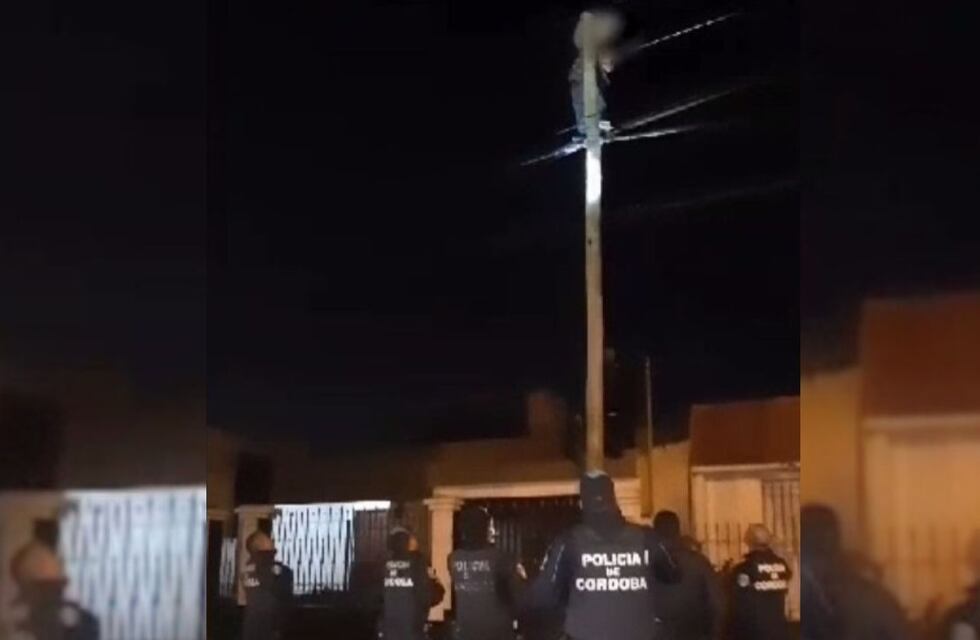 “El equilibrista” que quiso robar cables en Córdoba y negoció desde las alturas con la Policía