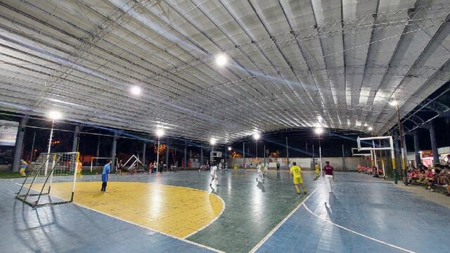 El Club Cementista tiene la cancha de futbol de salón techada y va por el estadio cubierto.