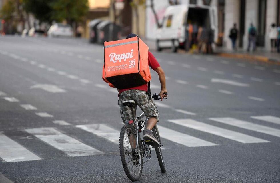 Entre el hartazgo y la decepción con los políticos: qué esperan los jóvenes que votan por primera vez de estas elecciones