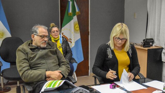 La jefa comunal estuvo acompañada además por el senador Antonio Rodas y la secretaria de Economía Social de la comuna, Mónica Franco.