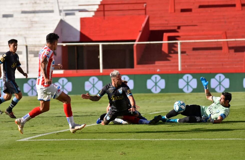 Unión fue goleado 5 a 3 por Atlético Tucumán