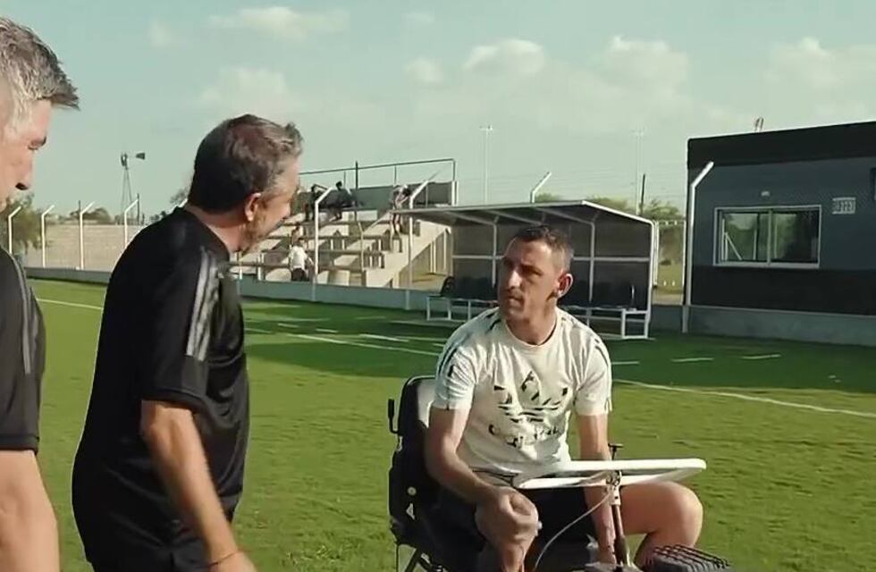 Yendo en tractor: Maxi Rodríguez sumó a Pachu Peña y Pablo Granados a su despedida