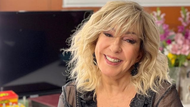 Desde el Caribe y a los 68, Georgina Barbarossa mostró su belleza al natural con una enteriza amarilla. (Instagram).