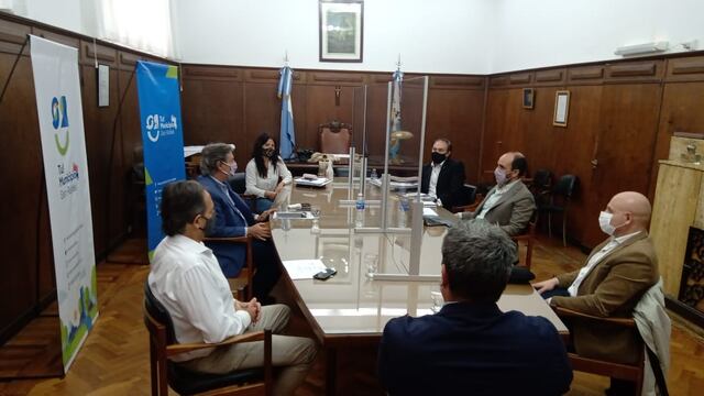 El titular de la DGE, José Thomas, se reunión con Emir Félix en el palacio comunal.