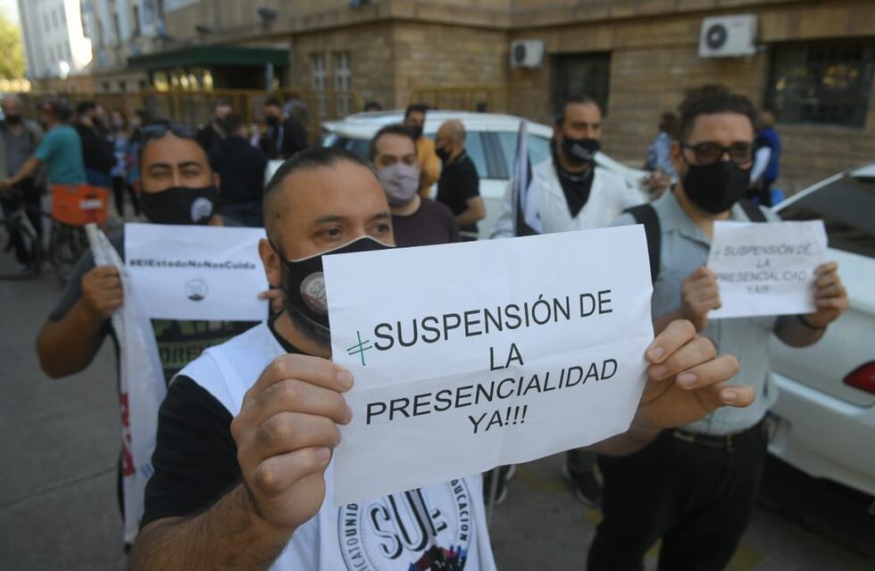 Indignación con el SUTE por usar a una docente que no murió de Covid para convocar a un paro