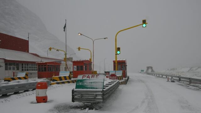 Continua el paso a Chile cerrado por las intensas nevadas