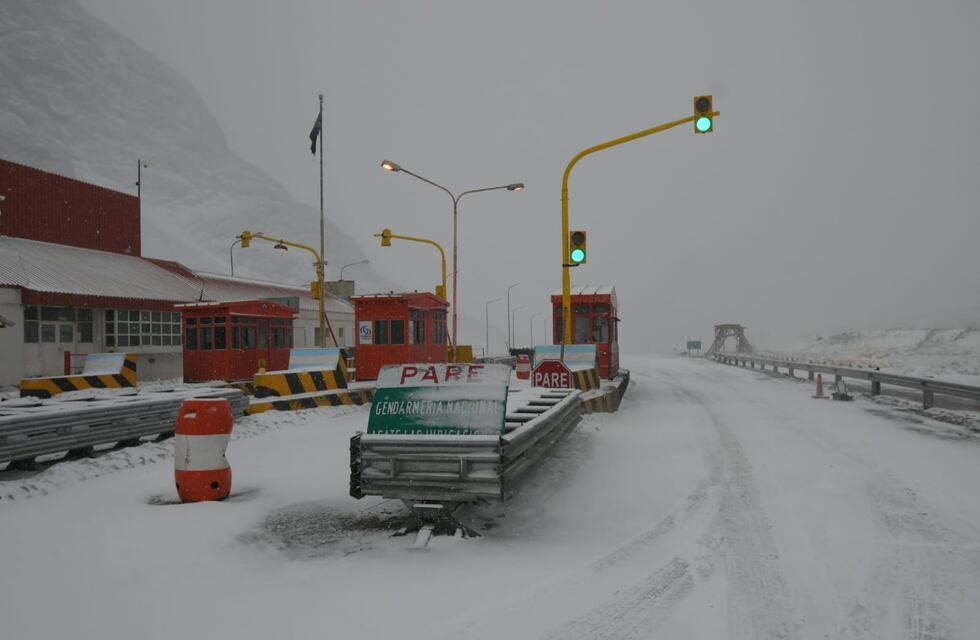 Mendoza tiembla: frío, nieve, rutas en alerta para el tránsito y el paso Cristo Redentor cerrado