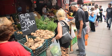 La canasta de indigencia en CABA aumentó 248,32% en 2023, 50 puntos más que la inflación.