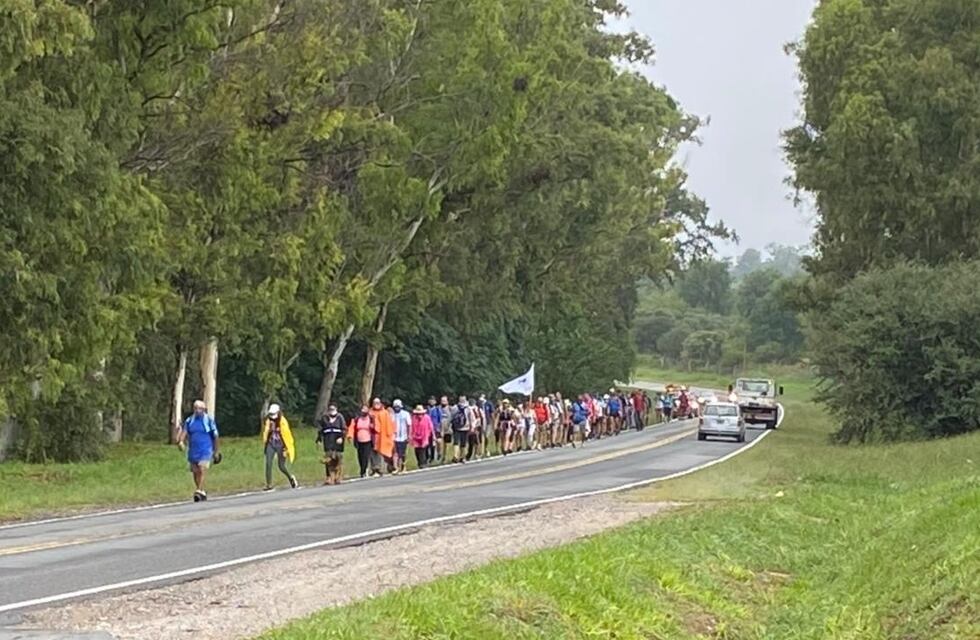 El poder de la Fe: A pesar del tiempo inestable, los “Peregrinos por Brochero” llegan a Carlos Paz