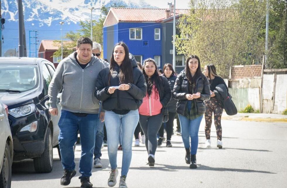 Coordinan trabajos a realizar por el PROCREAR en el barrio Bahía Golondrina