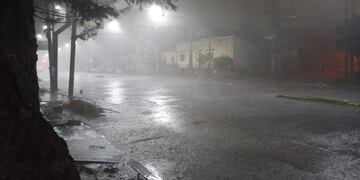 Otra vez una copiosa y prolongada lluvia provocó inconvenientes en Jujuy en la madrugada de este miércoles.