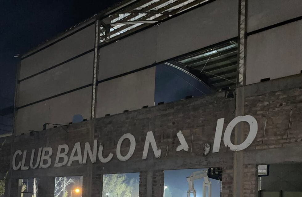Fotos y quejas de jugadores de futsal por el estado de su club