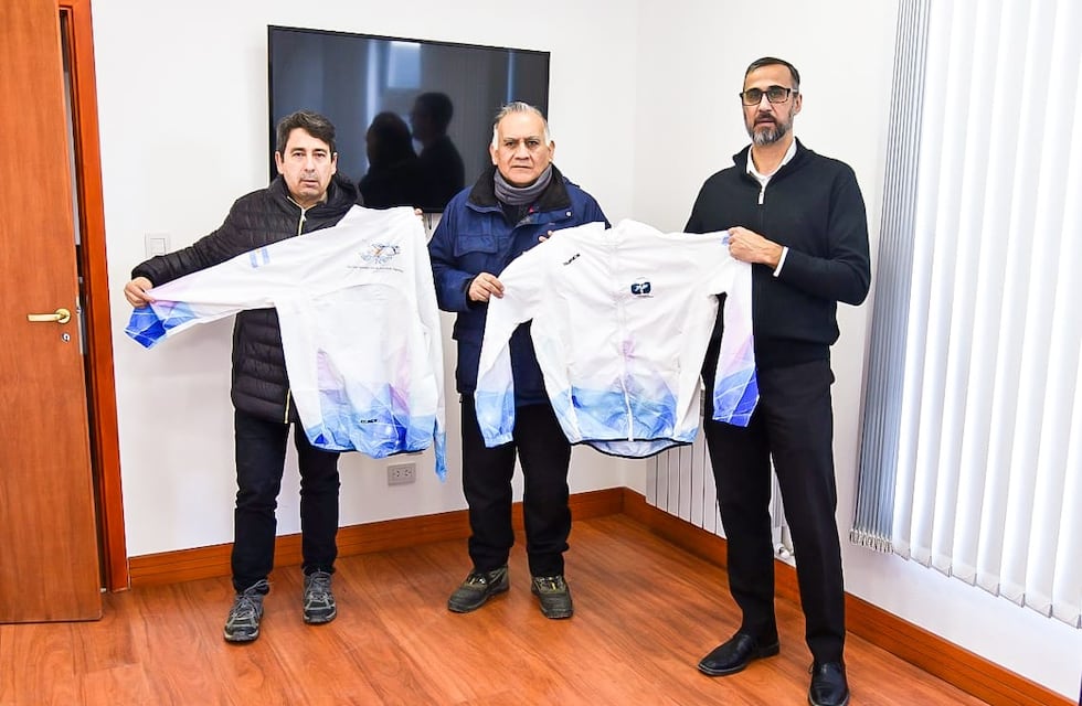 Los integrantes de la fundación “Herederos de Malvinas” recibieron indumentaria