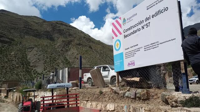 La obra que quedó trunca en Caspalá preveía la construcción de un edificio escolar sobre una extensión de terreno de más de 3.800 metros cuadrados, con una superficie cubierta de 715 metros cuadrados. La inversión estaba calculada $142 millones aproximadamente.