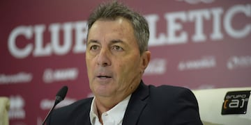 Frank Kudelka, otra vez contra Talleres este domingo (@clublanus).