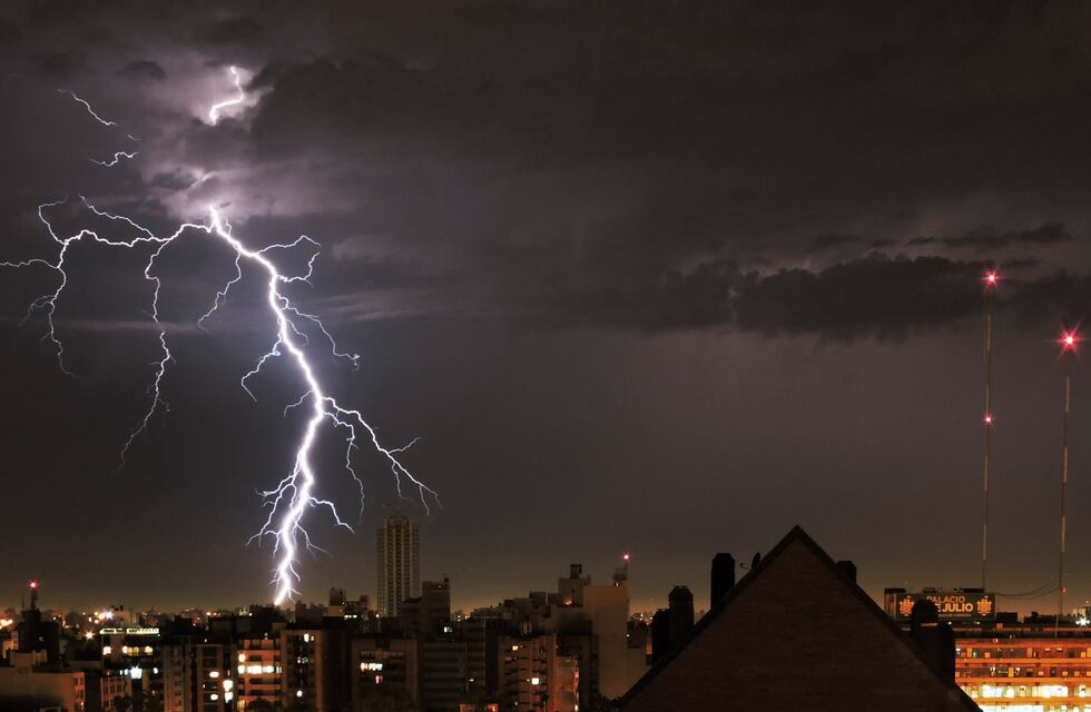 Tormentas eléctricas y lluvias intensas en Villa Carlos Paz este domingo