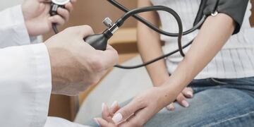 Crisis en el sistema sanitario: el 15% de los médicos dejaron las cartillas de las obras sociales.