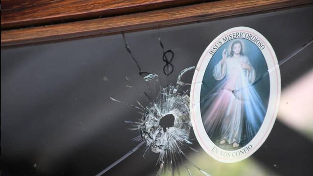 La parrilla El Establo sufrió uno de los últimos atentados y un mozo resultó herido por el ataque. (Juan José García)
