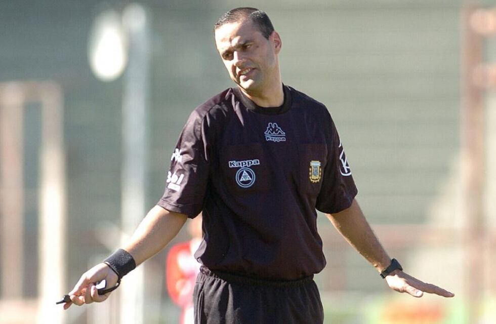 Se le terminó la carrera: la AFA decidió echar al árbitro Diego Abal