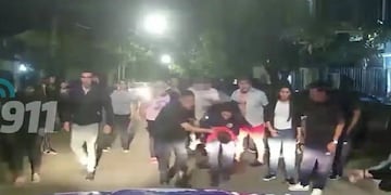 Los policías actuaron con gran rapidez para salvar al pequeño.
