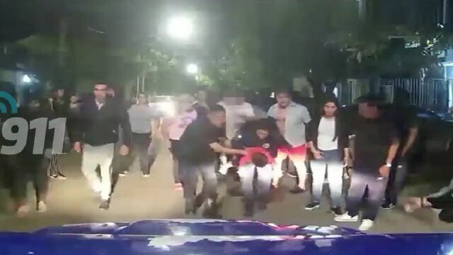 Los policías actuaron con gran rapidez para salvar al pequeño.