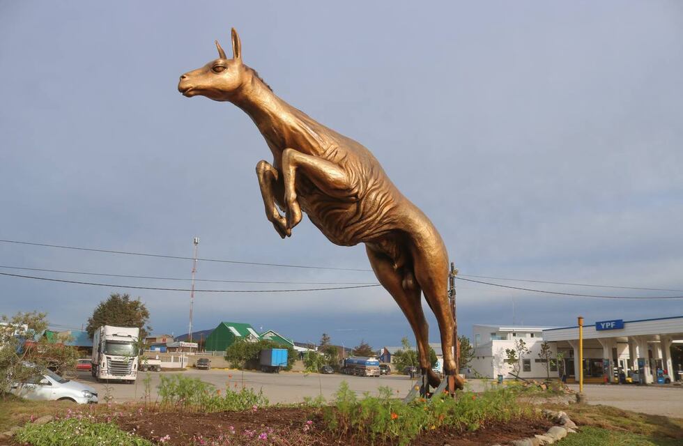 Tolhuin presento un nuevo monumento: “El Centinela de Nuestra Ciudad”