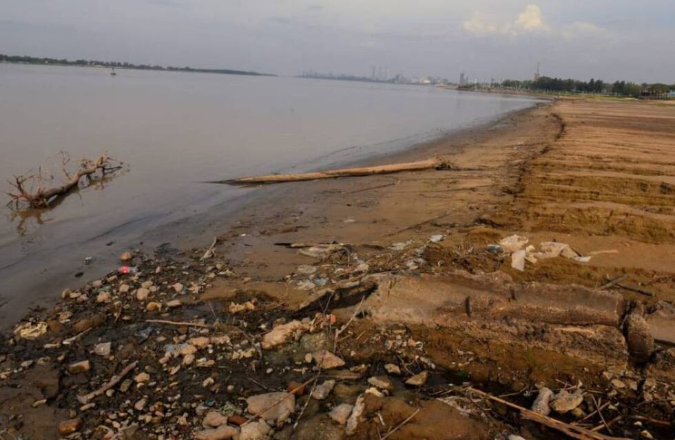 Denuncian que unas 15 empresas arrojan residuos contaminantes sobre el río Paraná