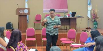La primera reunión del taller "Reforma de la Constitución" tuvo como moderador al abogado Arnaldo Lucio Plaza.