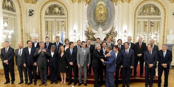 PAÍS. Los gobernadores junto al presidente Alberto Fernández, en la Casa Rosada. (Presidencia)
