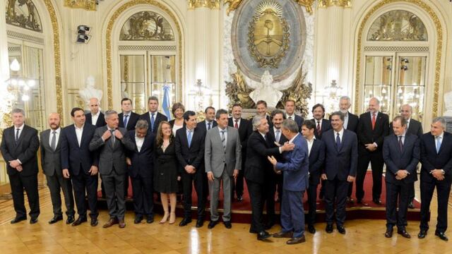 PAÍS. Los gobernadores junto al presidente Alberto Fernández, en la Casa Rosada. (Presidencia)