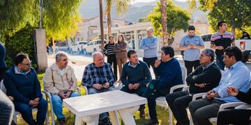 Raúl Jalil oficializó aportes económicos diferenciados por municipio según la demanda de estudiantes.