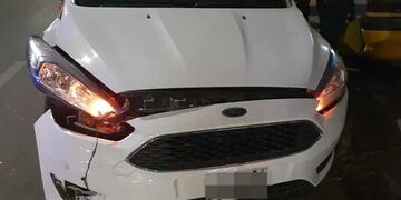 El arquero de Racing fue chocado por otro vehículo en avenida Fuerza Aérea.