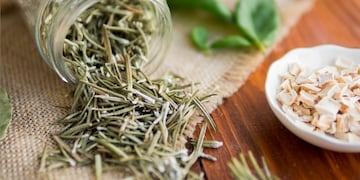 Cuál es la hierba natural beneficiosa para la salud.