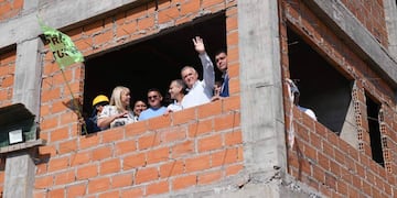 El gobierno provincial reactivó el complejo habitacional tras la emergencia y promete transformar la capital.