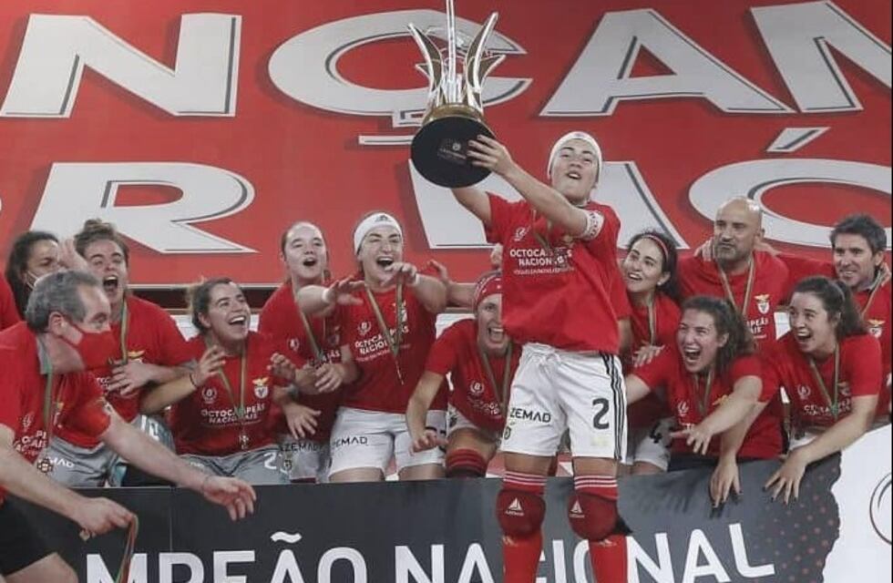 Benfica campeón de Portugal en hochey sobre patines: Agustina Fernández levantó la copa