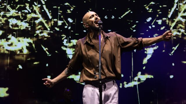 Tras el éxito rotundo en el Movistar Arena, con doce funciones agotadas, el artista regresa a la ciudad para presentar su último disco: “El amor en mi vida”.