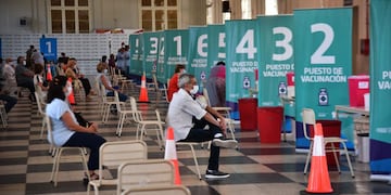 Habilitan tres nuevos centros de vacunación en Córdoba(Pedro Castillo)