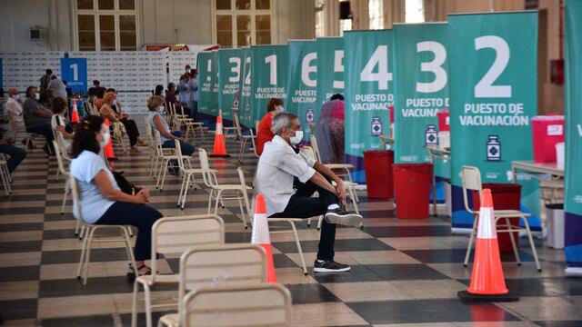 Ya comenzó la vacunación en el Comedor Universitario de la UNC (Pedro Castillo)