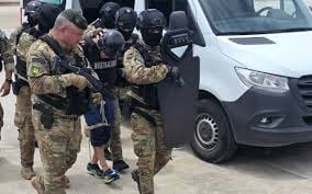 El sospechoso por el crimen de Érika Álvarez fue trasladado desde Buenos Aires.