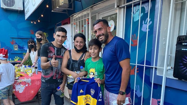 Joaquín Nahuel junto a Carlos Tevez en la fundación. (Foto: Instagram)