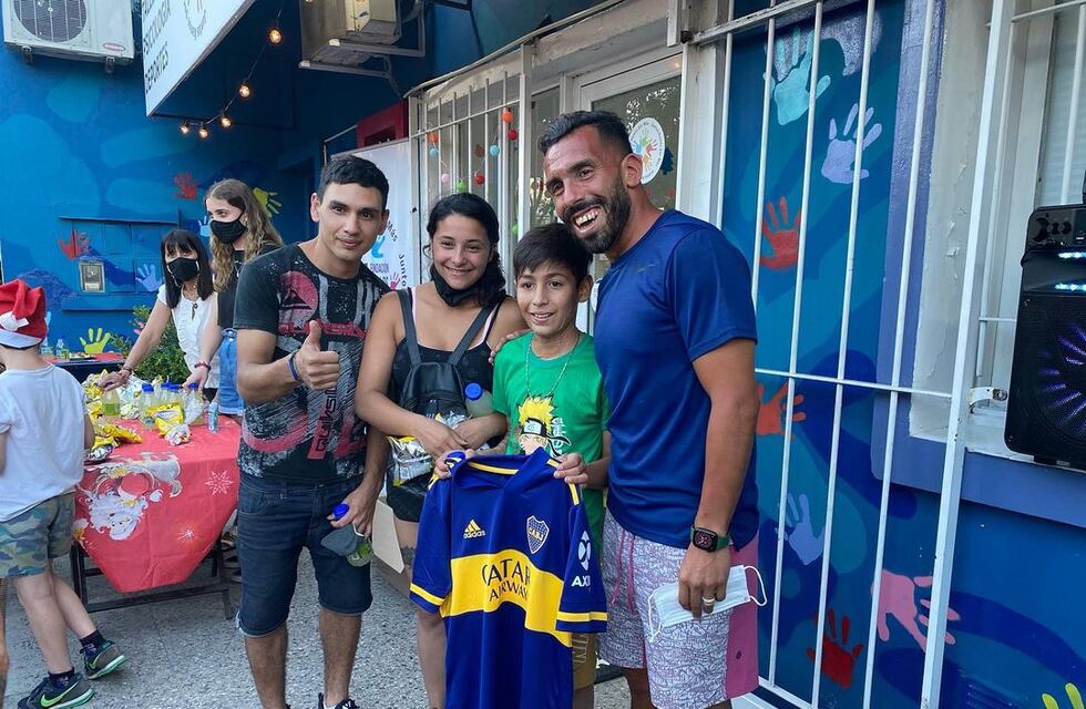 Conmovido, Joaquín Nahuel, el nene pastelero, compartió fotos de su encuentro con Carlos Tevez